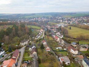 Prodej rodinného domu s rozlehlým pozemkem v obci Ledce u Pl