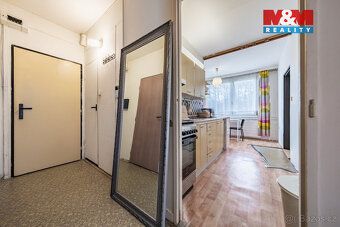 Nabízíme na prodej byt v původním stavu o dispozici 2+1 o už