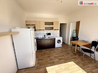 +popl. 5000, , Nabízíme k pronájmu útulný a světlý byt o dis