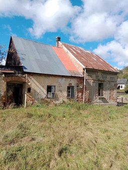 Nabízíme k prodeji samostatně stojící rodinný dům č.p. 12 o 