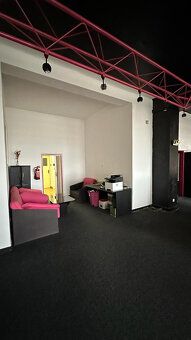Pronajmu nebytové prostory, částečně vybavené. Adresa: Zahra