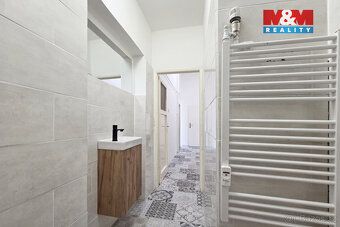 Nabízíme k pronájmu prostorný a světlý byt 3+1 o velikosti 8
