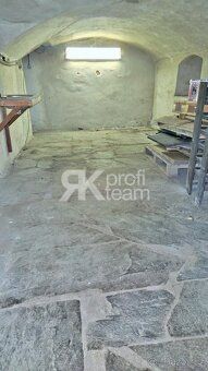 Nabízíme k prodeji prostorný byt o dispozici 4+1 a celkové v