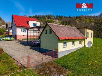 Na okraji obce Vendryně, na pozemku o velikosti 15 989 m², s