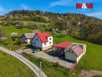 Na okraji obce Vendryně, na pozemku o velikosti 15 989 m², s