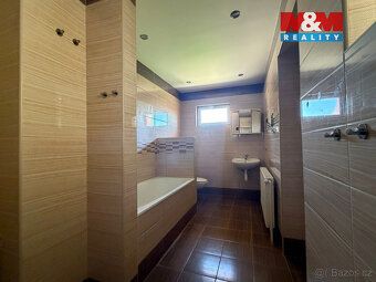 Nabízíme k pronájmu prostorný rodinný dům 3+1 v klidné části