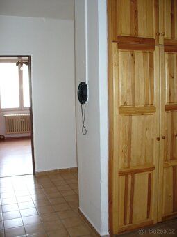 NABÍZÍME PROSTORNÝ BYT 3+1 POBLÍŽ ZASTÁVKY POLIKLINIKA JIH, 