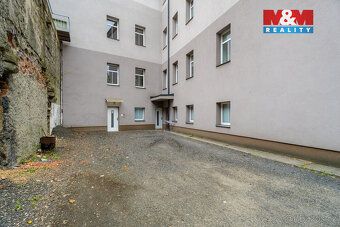 Nabízíme k pronájmu prostorný a světlý byt o dispozici 3+kk 