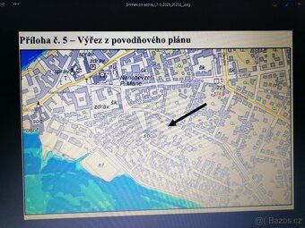Prodám : 1)spoluvlastnický podíl o velikosti 3/7 na RD ve St