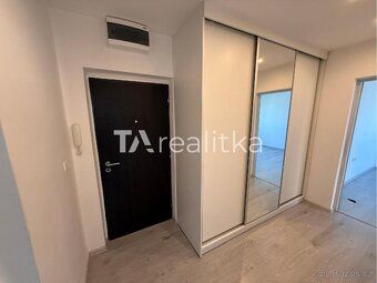 Pronájem bytu 3+kk, 55m², lodžie, po rekonstrukci. Nabízíme 