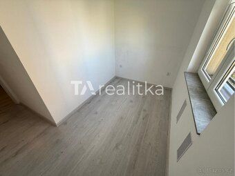 Pronájem bytu 3+kk, 55m², lodžie, po rekonstrukci. Nabízíme 
