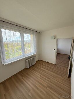 Dobrý den,
nabízím Vám k pronájmu světlý a útulný byt 2+1 v 