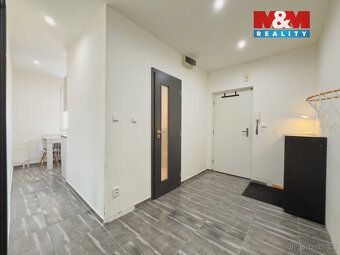 Nabízíme k prodeji vkusně zrekonstruovaný byt 2+1, nacházejí