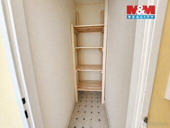Nabízíme k prodeji bytovou jednotku o dispozici 2+1 a výměře