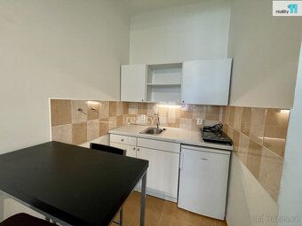 , Prodej ateliéru s parametry bytu dispozice 2+kk o celkové 