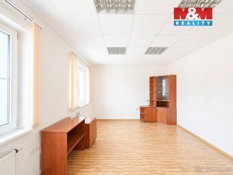 Nabízíme k pronájmu komerční prostory o velikost 196 m² v kl