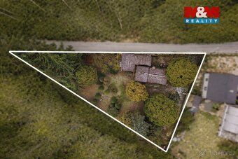 K prodeji pozemek o velikosti 595 m2, který se nachází v hla
