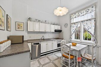 Prodej rodinného domu 283 m², pozemek 1591 m²Nabízíme prvore