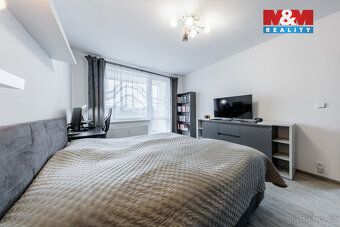 Hledáte moderní byt s krásným výhledem a klidným zázemím? V 