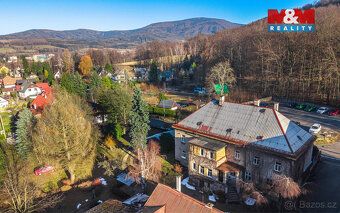 Nabízíme k prodeji slunný pozemek o výměře 398 m² na úpatí J