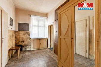 Nabízíme k prodeji byt 2+1 v klidné části obce Hejnice s uži
