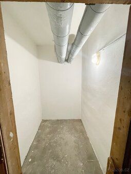 Nabízím k prodeji prostorný byt 2+1 s balkonem nacházející s