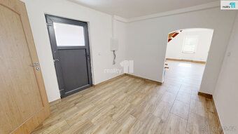 , Nabízíme k prodeji samostatně stojící rodinný dům o dispoz
