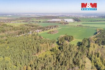 Nabízíme k prodeji lesní pozemek o celkové výměře 2 645 m² v