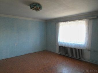 Nabízíme k prodeji dvoupodlažní rodinný dům s garáží a klidn