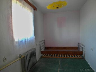 Nabízíme k prodeji dvoupodlažní rodinný dům s garáží a klidn