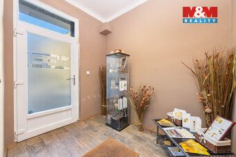 Nabízíme k pronájmu reprezentativní lobby / showroom o velik