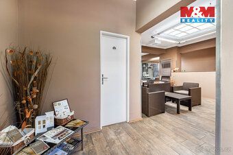 Nabízíme k pronájmu reprezentativní lobby / showroom o velik