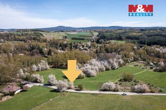 Nabízíme k prodeji pozemek o rozloze 1 877 m² v klidné obci 