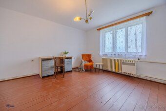 🏡 Prostorný dvougenerační rodinný dům se zahradou v Uhlířově
