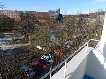 Nabízíme pronájem bytu 2+kk s balkonem, Praha 9, ulice Prouz