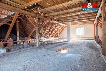 Nabízíme k prodeji rodinný dům se zahradou o celkové výměře 