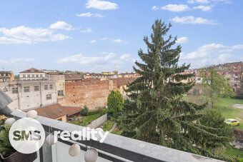 Nabízíme k pronájmu krásný, nadčasový byt v samotném centru 
