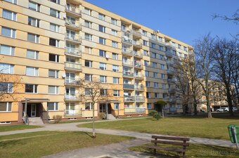 Nabízíme k prodeji světlý byt o dispozici 2+1 s lodžií, po p