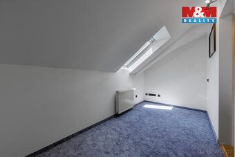 Nabízíme k prodeji prostorný rodinný dům v samotném centru o
