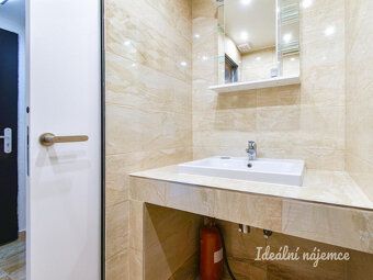 K dlouhodobému podnájmu nabízíme ateliér (Nelze přihlásit tr
