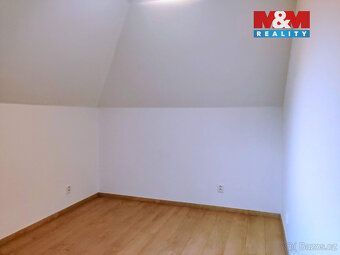 Pronájem prostorného krajního řadového domu 4+kk v oblíbené 