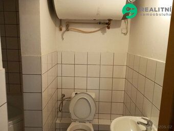 Pronájem bytu v prvním poschodí ve starším rekonstruovaném c