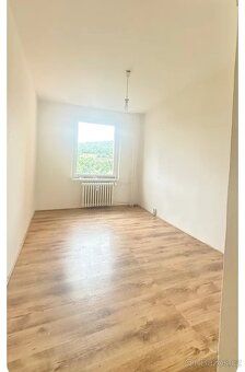 Nabízíme k prodeji byt o velikosti 2 + 1+ L, který se nacház