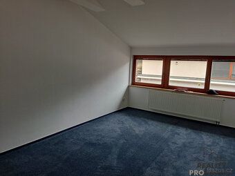 Nabízíme k pronájmu prostorný byt 3+1 s lodžií o velikosti 1