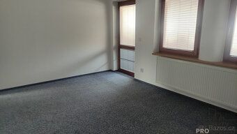 Nabízíme k pronájmu prostorný byt 3+1 s lodžií o velikosti 1