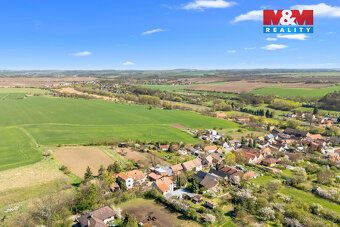 Nabízíme k prodeji pozemek o výměře 1 468 m² v obci Neuměřic