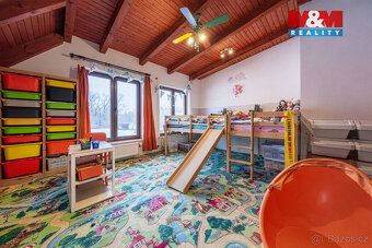 Nabízíme k prodeji velmi prostorný dům v obci Hradešín, vhod
