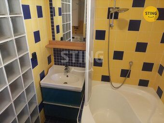 Nabízíme Vám k pronájmu byt o dispozici 2+1 s parkovacím stá
