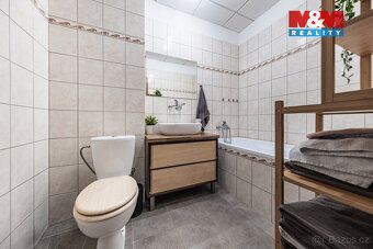 Nabízíme k prodeji ojedinělý komplex prostorného rodinného d