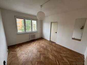 K dlouhodobému pronájmu nabízíme pěkný a prostorný byt o vel